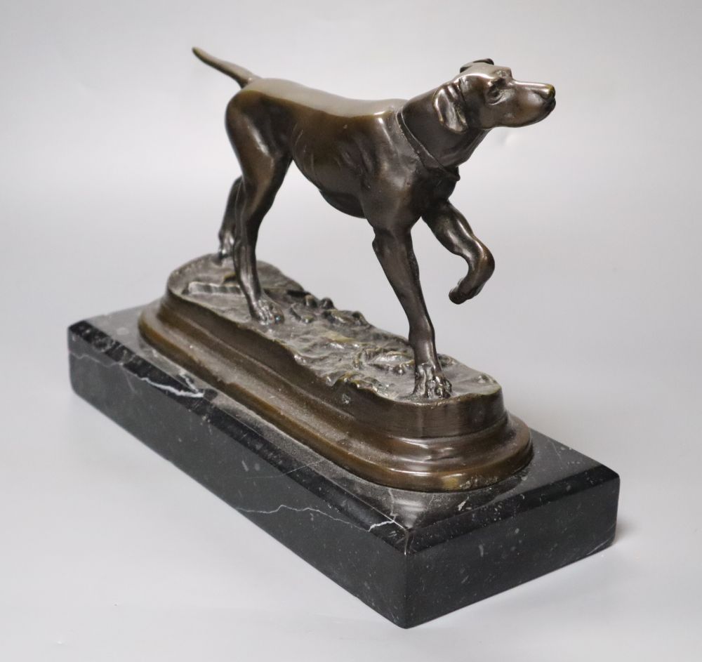 A bronze model of a pointer, unsigned, on marble plinth, length 31cm